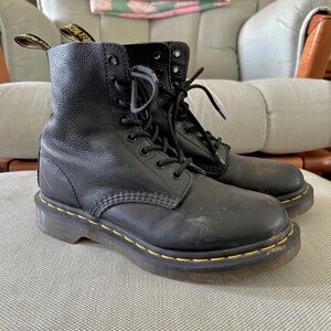 Dr. Martens Women's 1460 W Pascal 8-Eye Black Leather Combat Boot Shoes Size 7